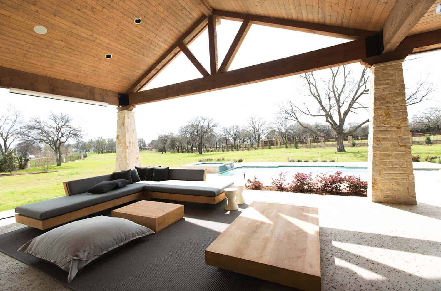 rustic-contemporary-home-patio