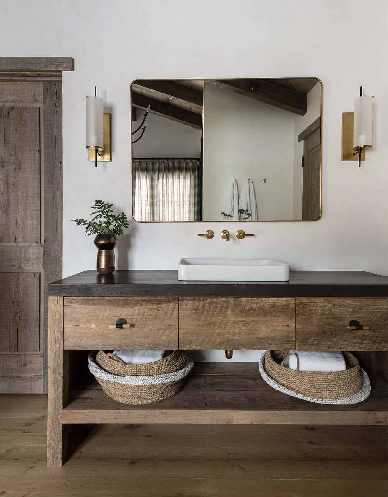 alpine-chalet-master-bathroom