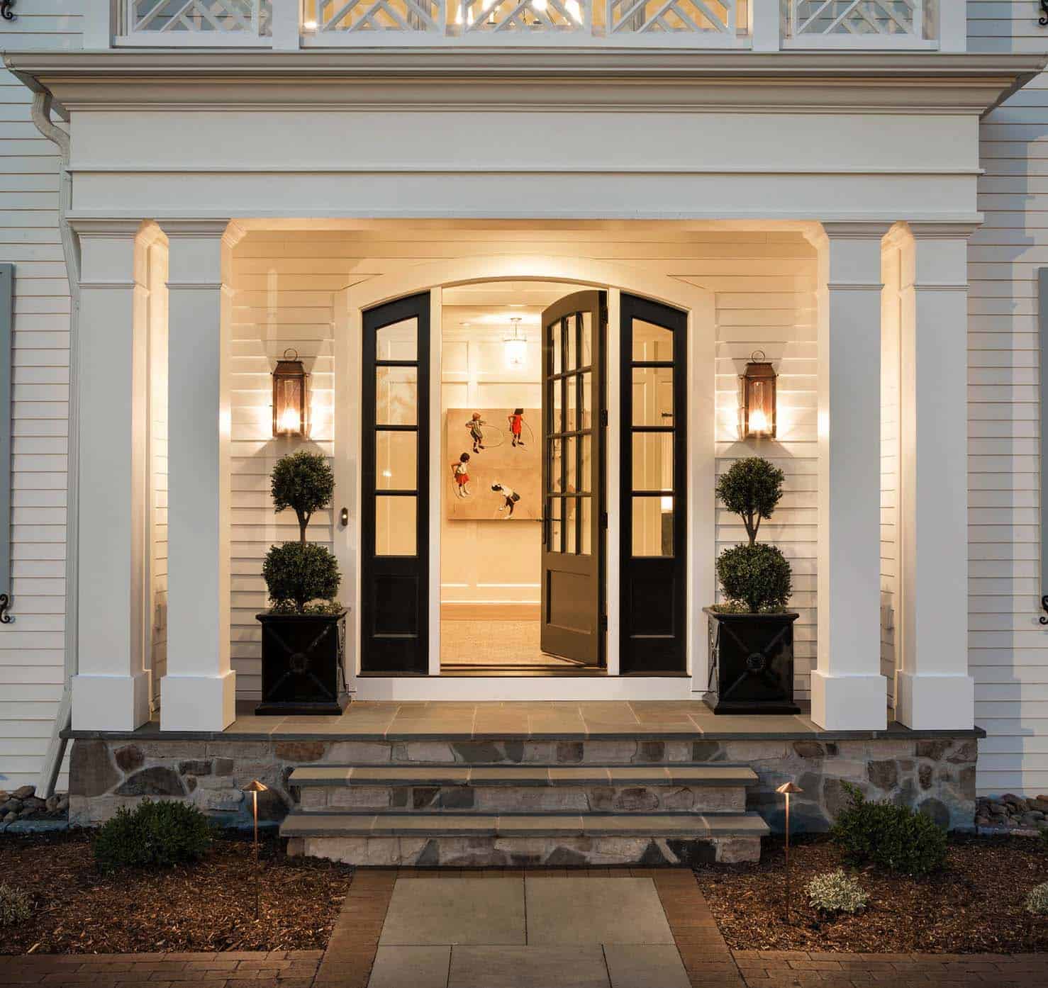 traditional-colonial-home-entry