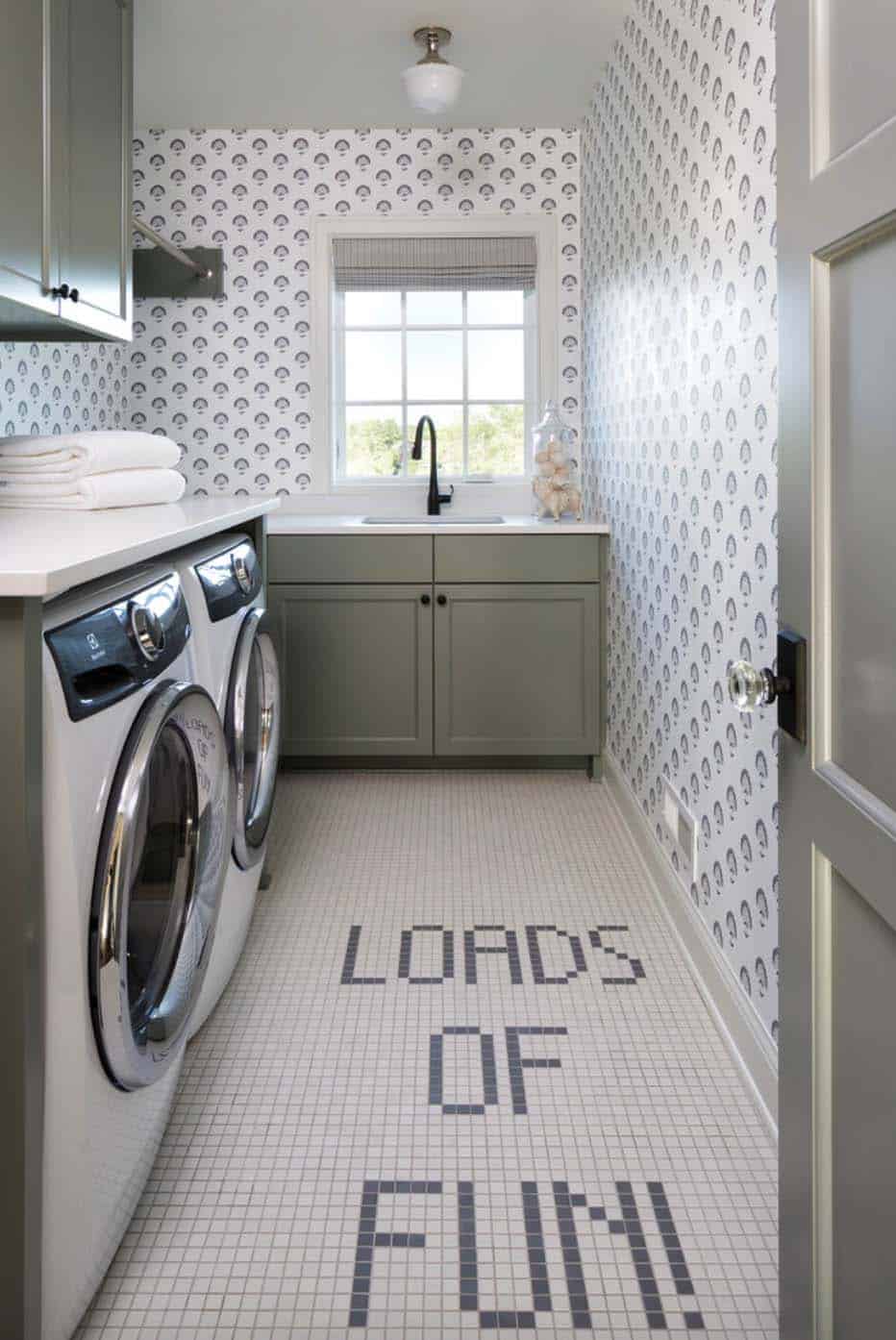 traditional-style-laundry-room