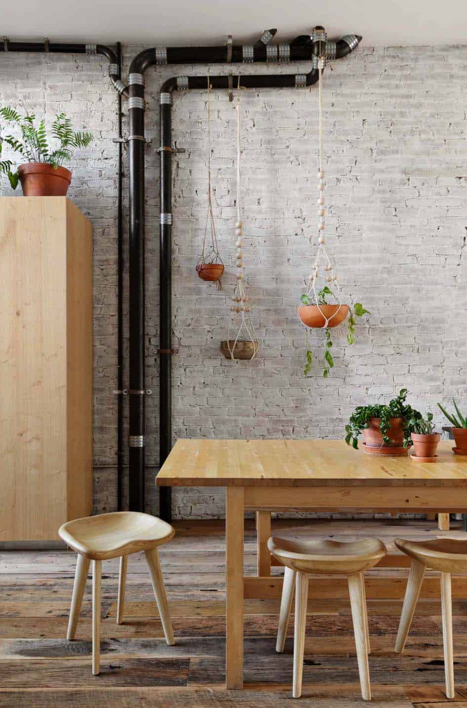 townhouse-dining-room-industrial-style