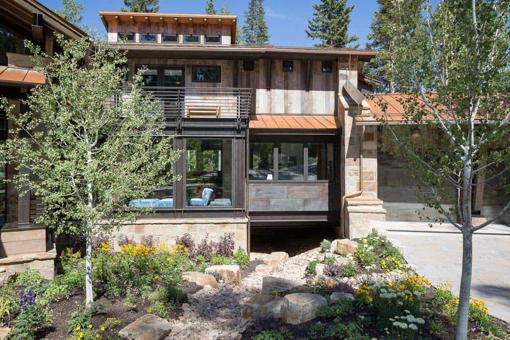 modern-rustic-mountain-home-exterior