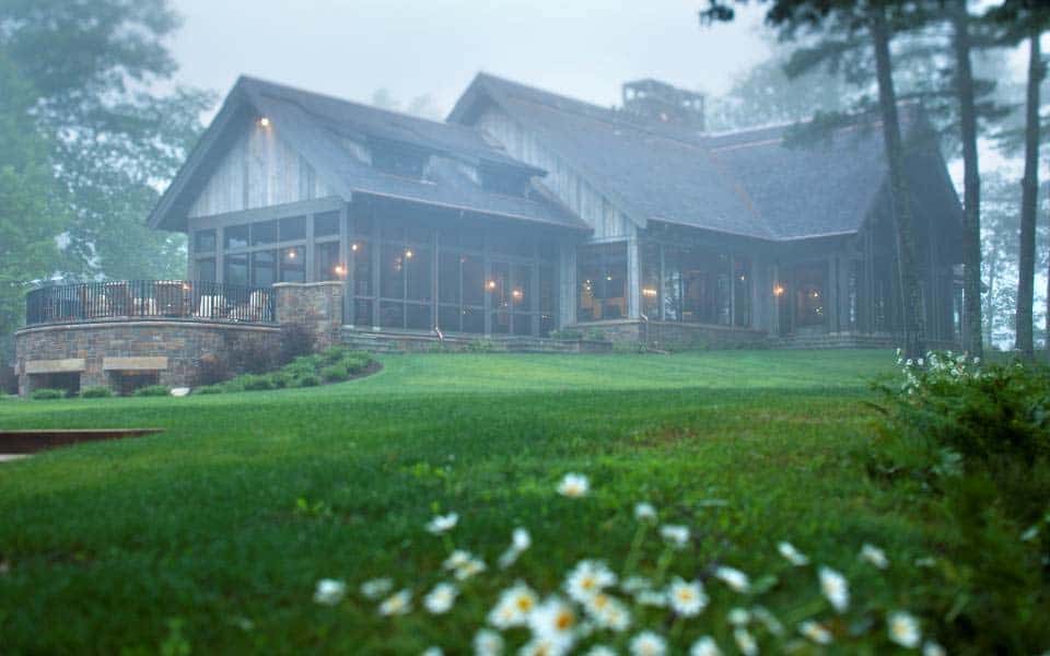 northern-wisconsin-rustic-cabin-retreat-exterior