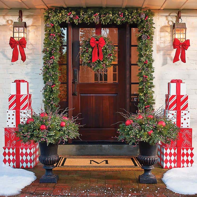 stunning-outdoor-decorations-christmas-garland