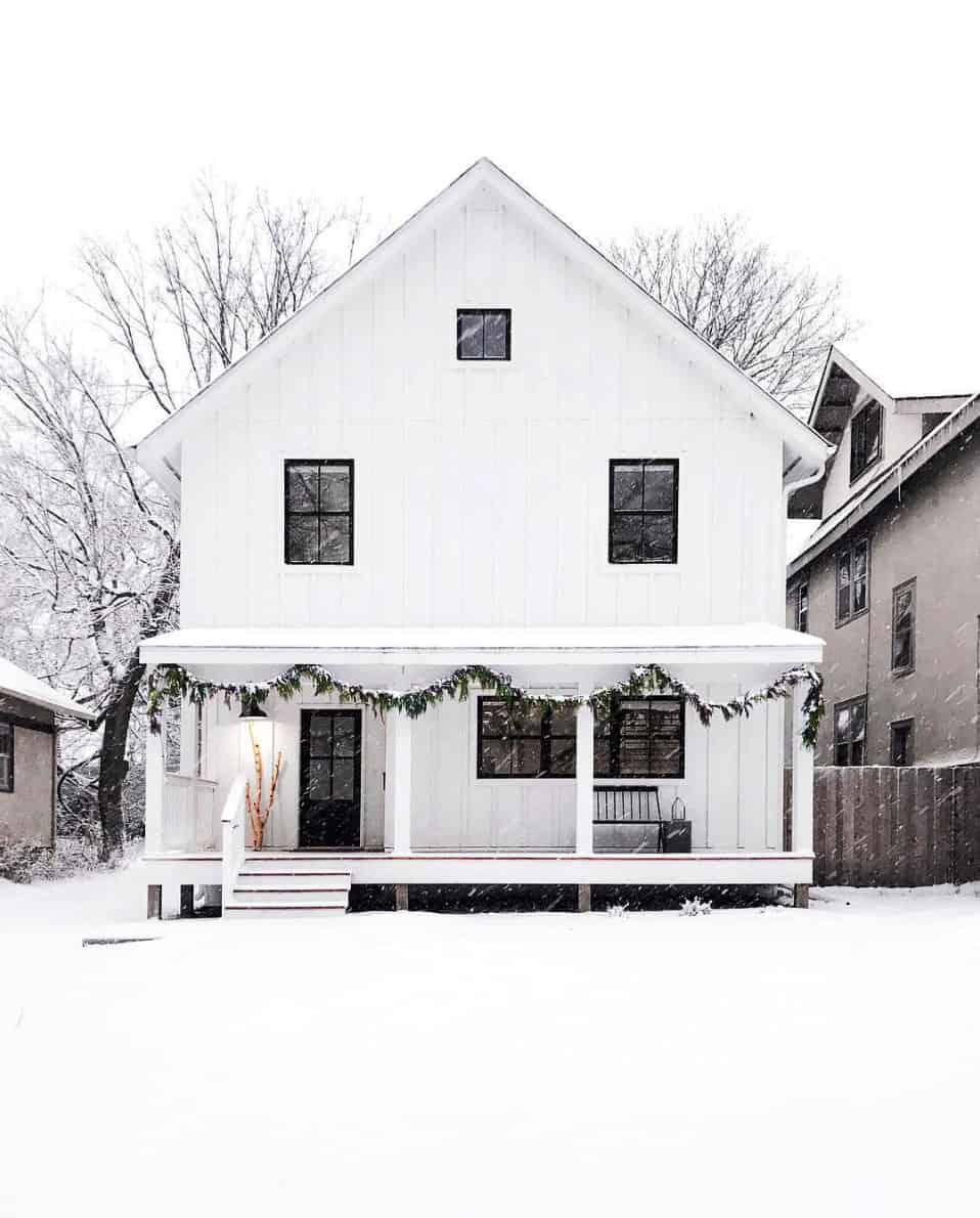 stunning-outdoor-decorations-christmas-farmhouse-garland