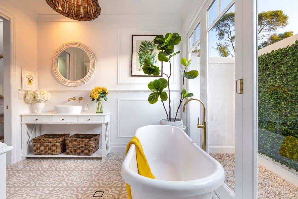 beach-style-bathroom