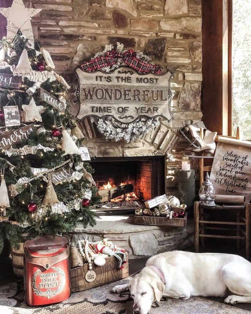 40+ Cozy And Wonderful Rustic Farmhouse Christmas Decorating Ideas