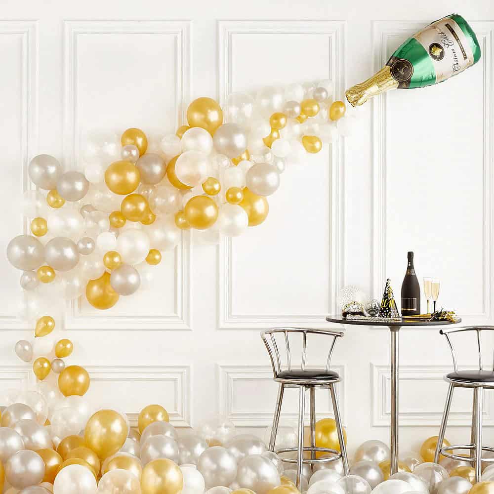 new-years-eve-balloon-feature-wall