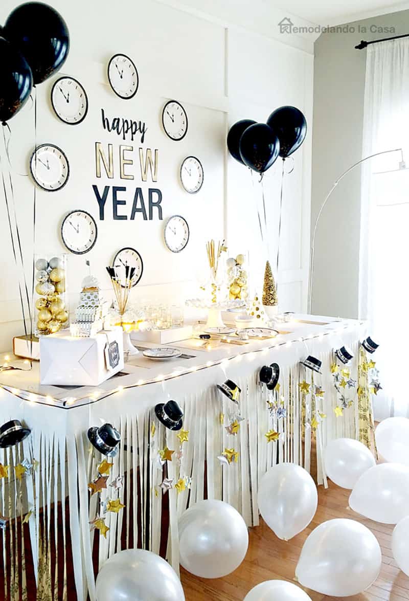 new-years-eve-clock-party-table