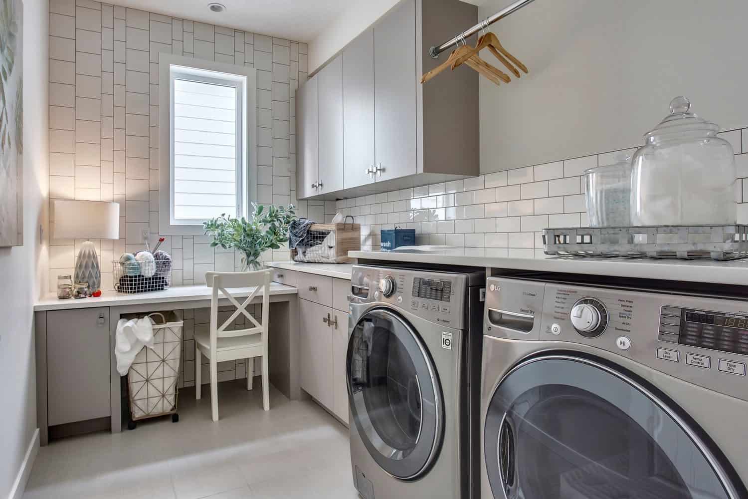 farmhouse-laundry-room