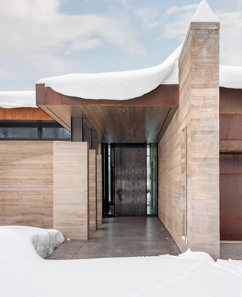contemporary-mountain-house-entry