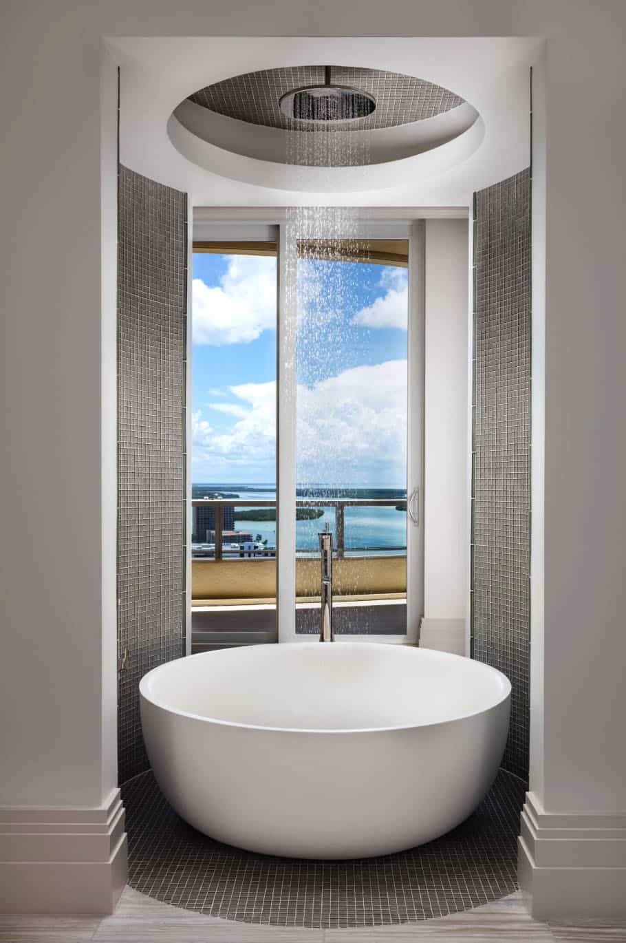 penthouse-contemporary-bathroom