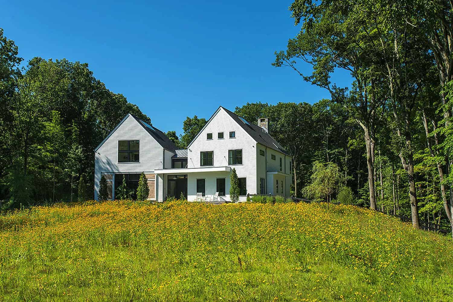 country-modern-farmhouse-exterior
