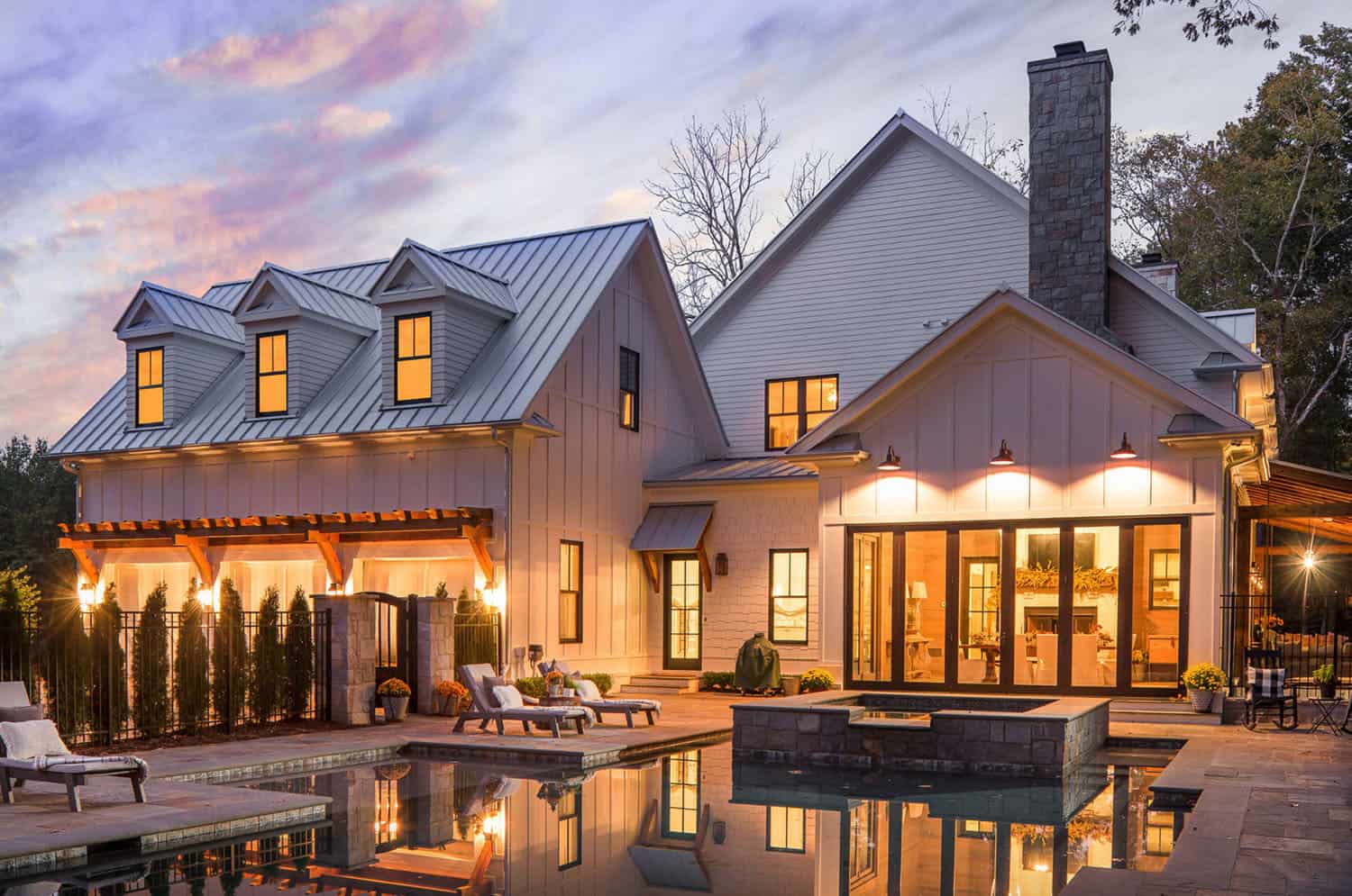 farmhouse-outdoor-pool