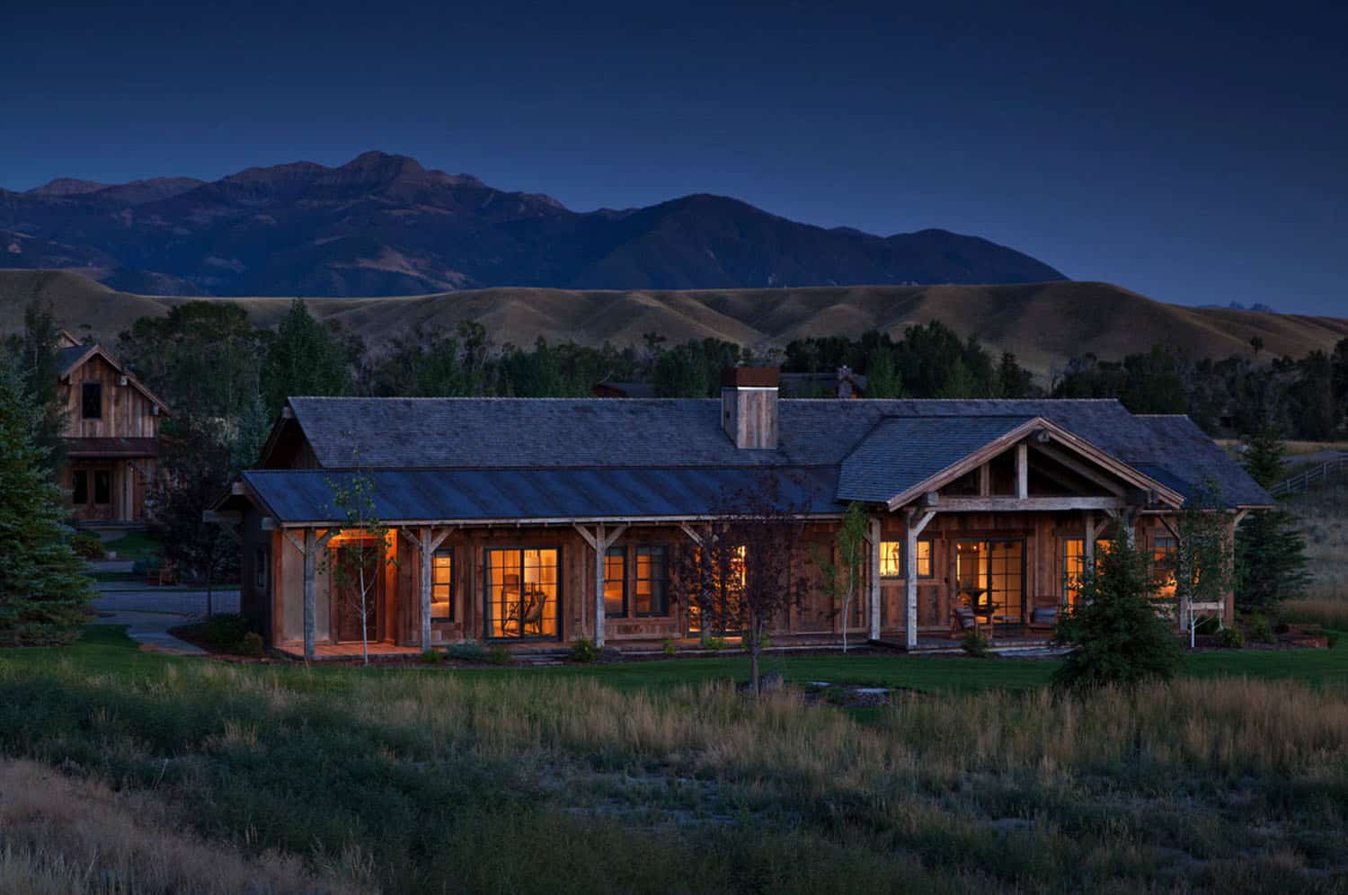 bunkhouse-rustic-exterior