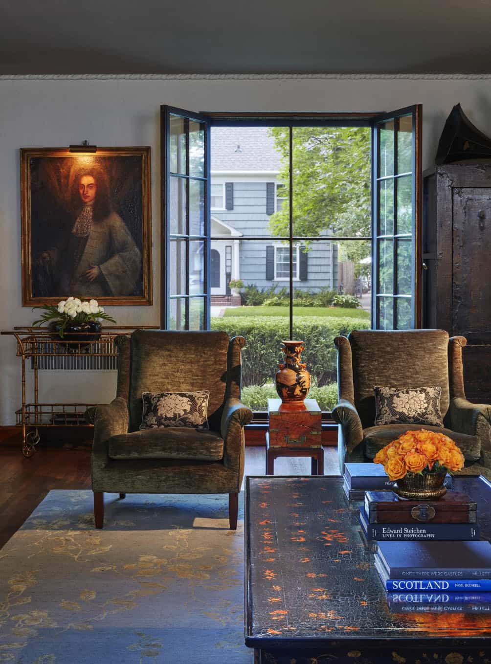 tudor-traditional-living-room