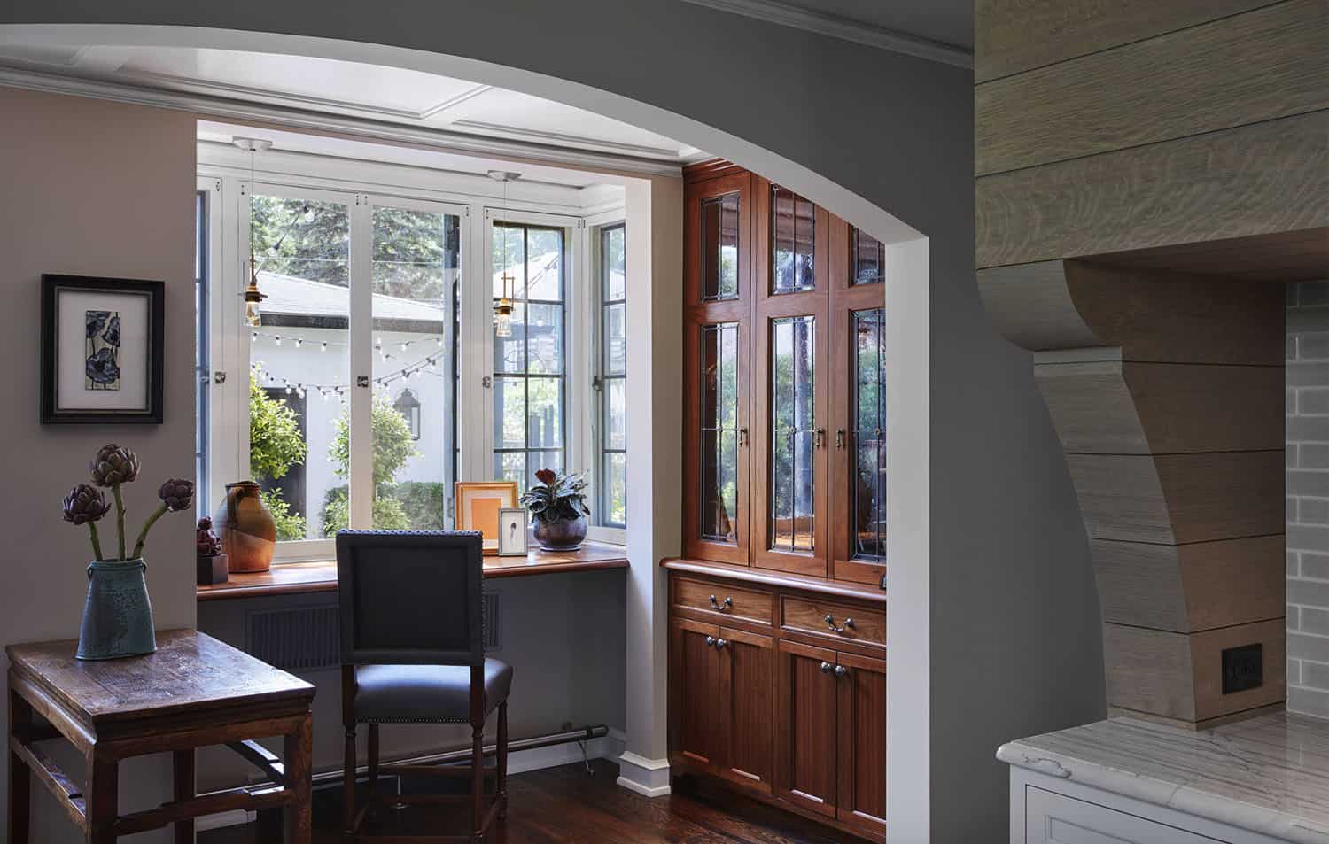 tudor-traditional-kitchen