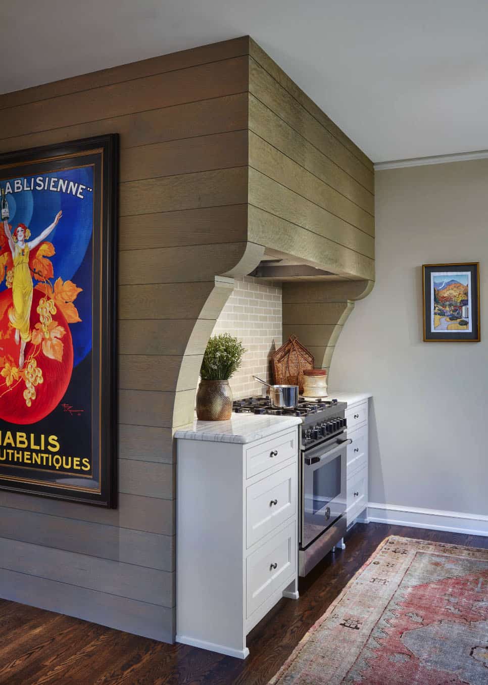 tudor-traditional-kitchen