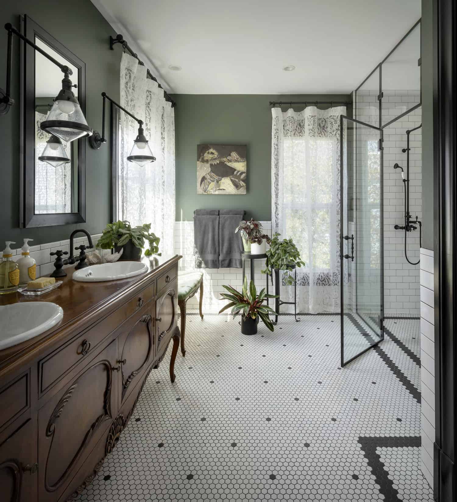 historic-revival-traditional-bathroom