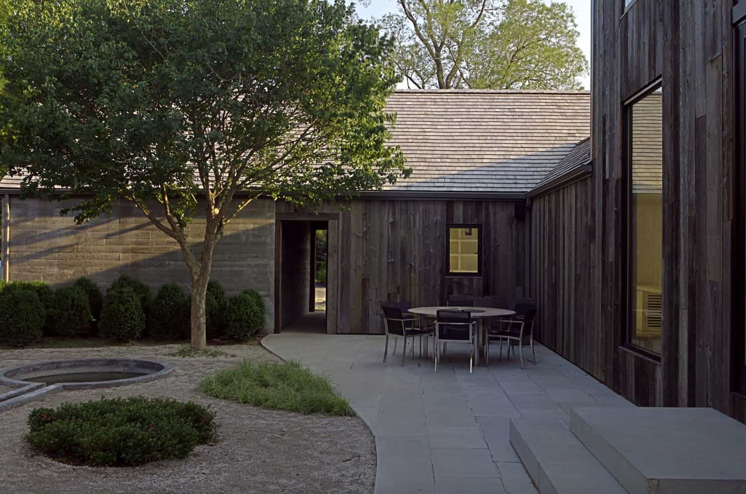 farmhouse-exterior-landscape