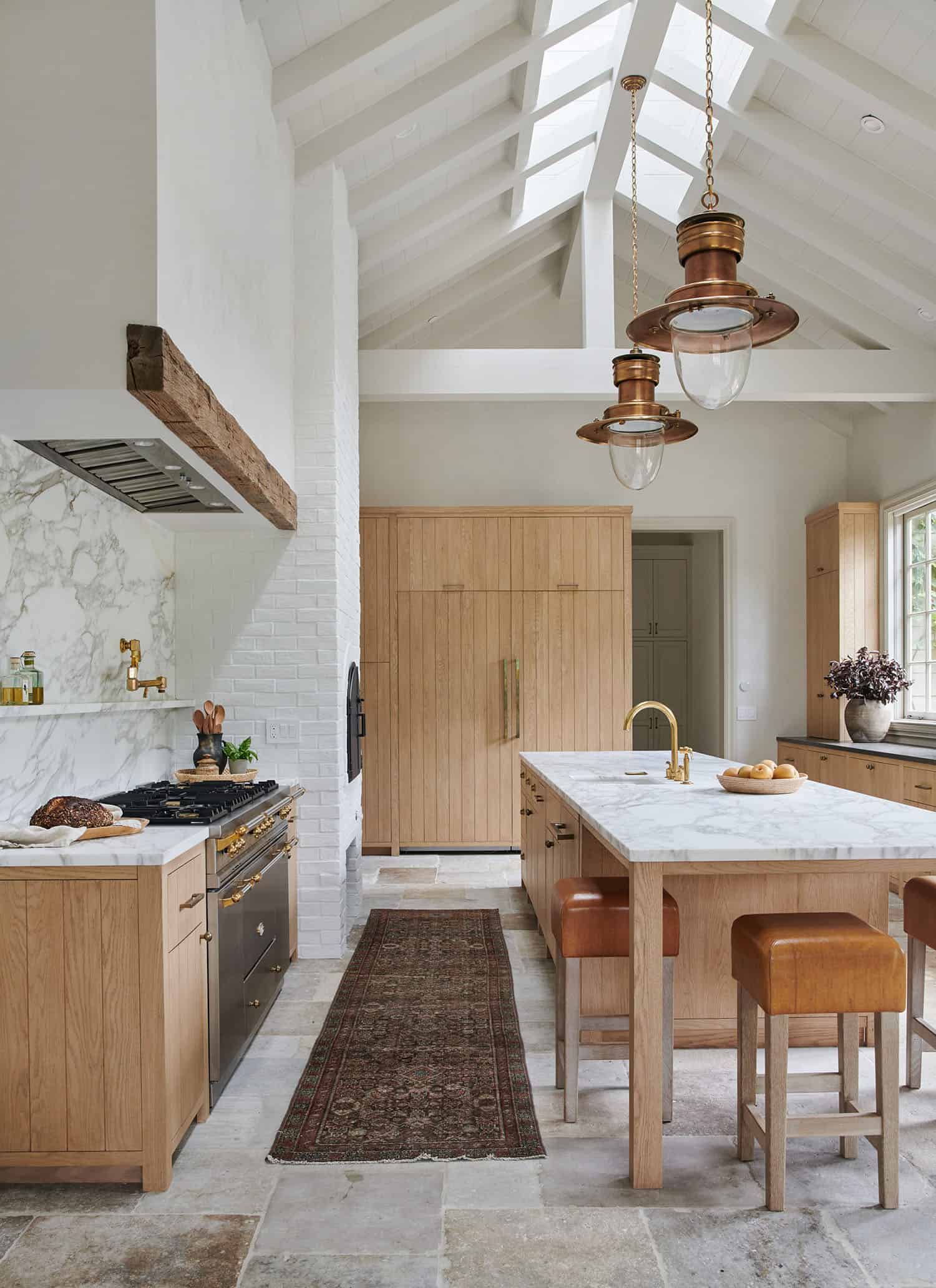 rustic-farmhouse-style-kitchen