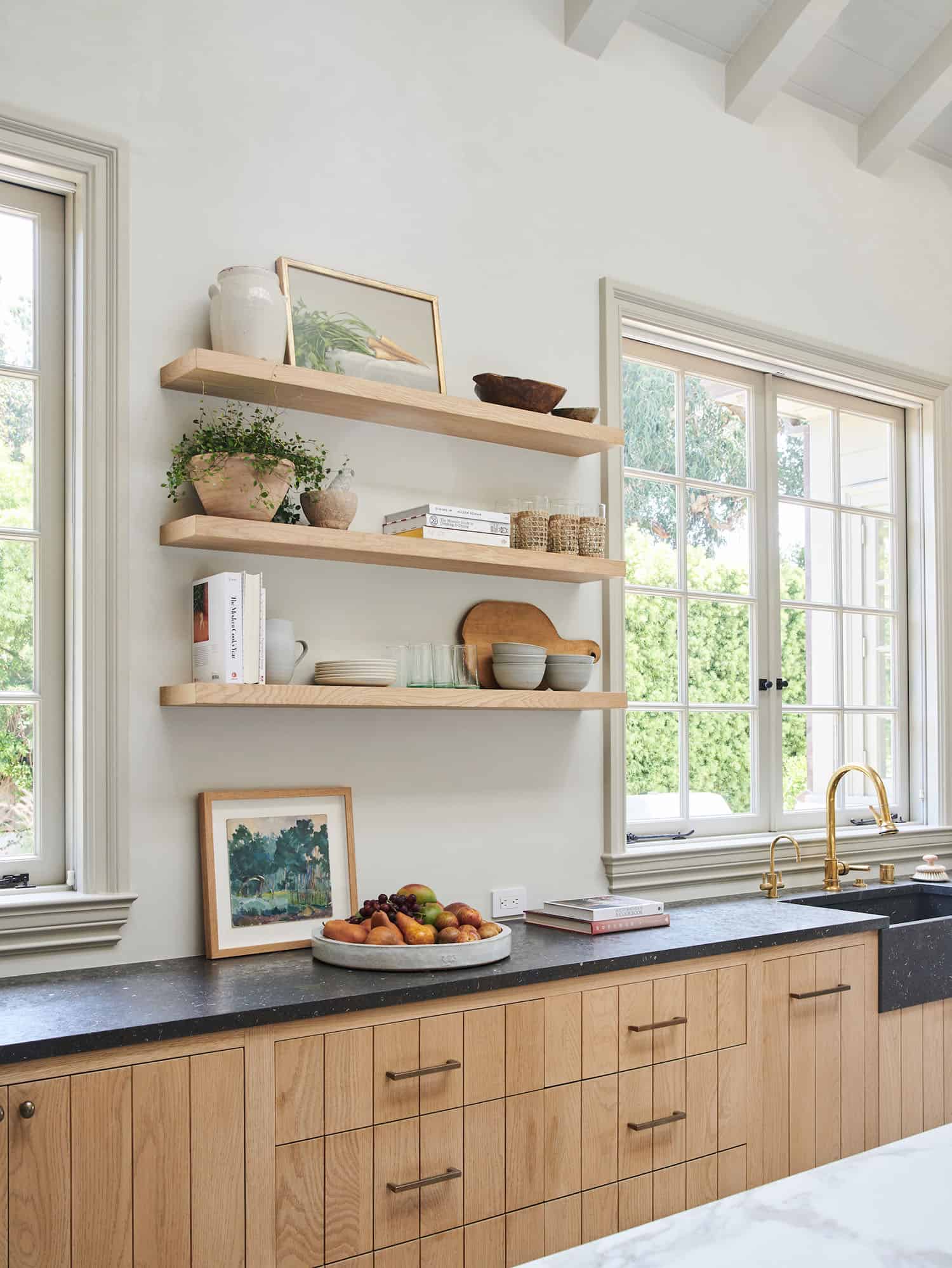 rustic-farmhouse-style-kitchen