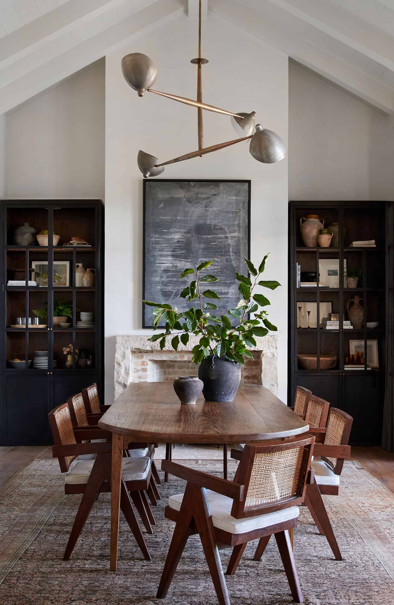 rustic-farmhouse-style-dining-room