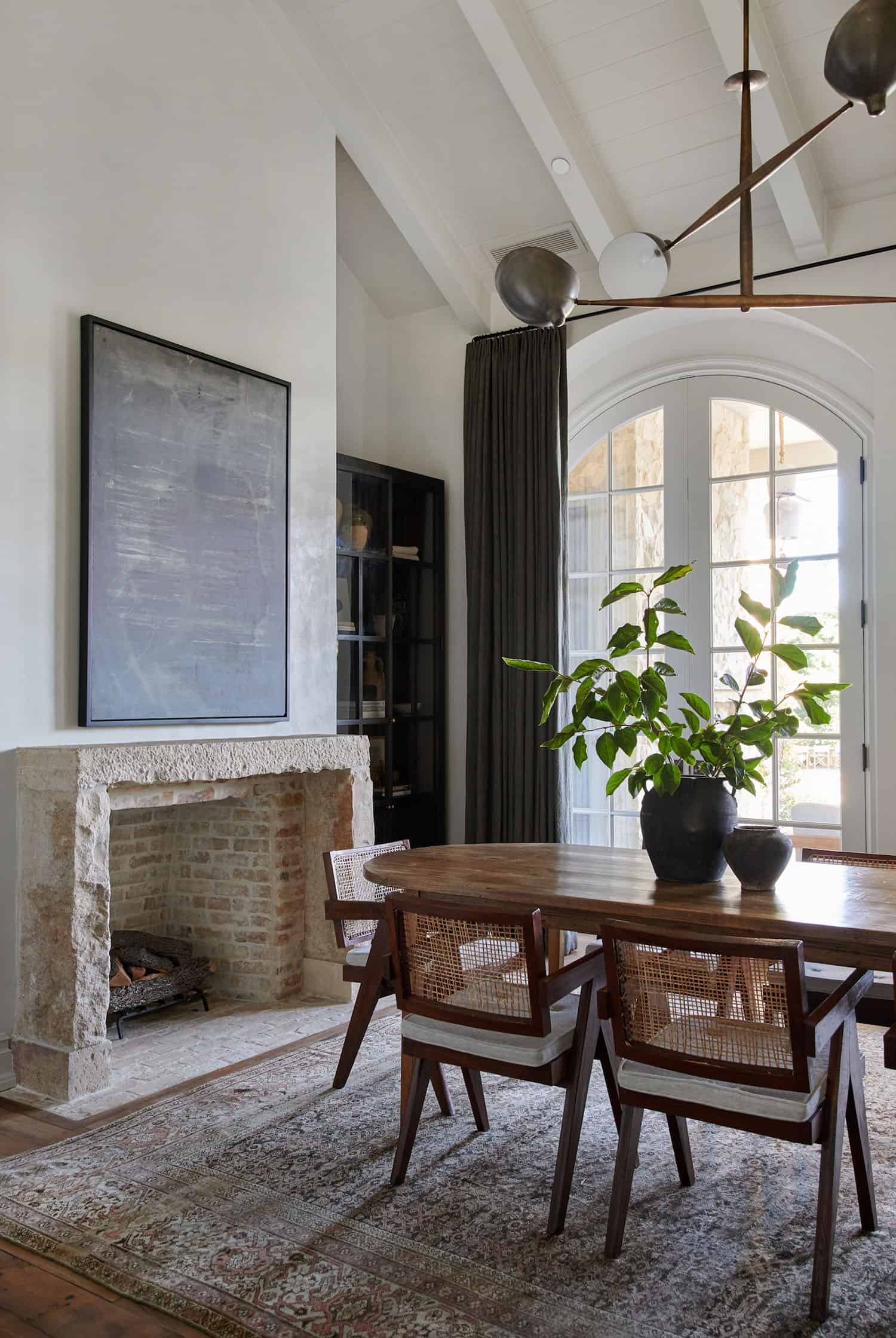 rustic-farmhouse-style-dining-room