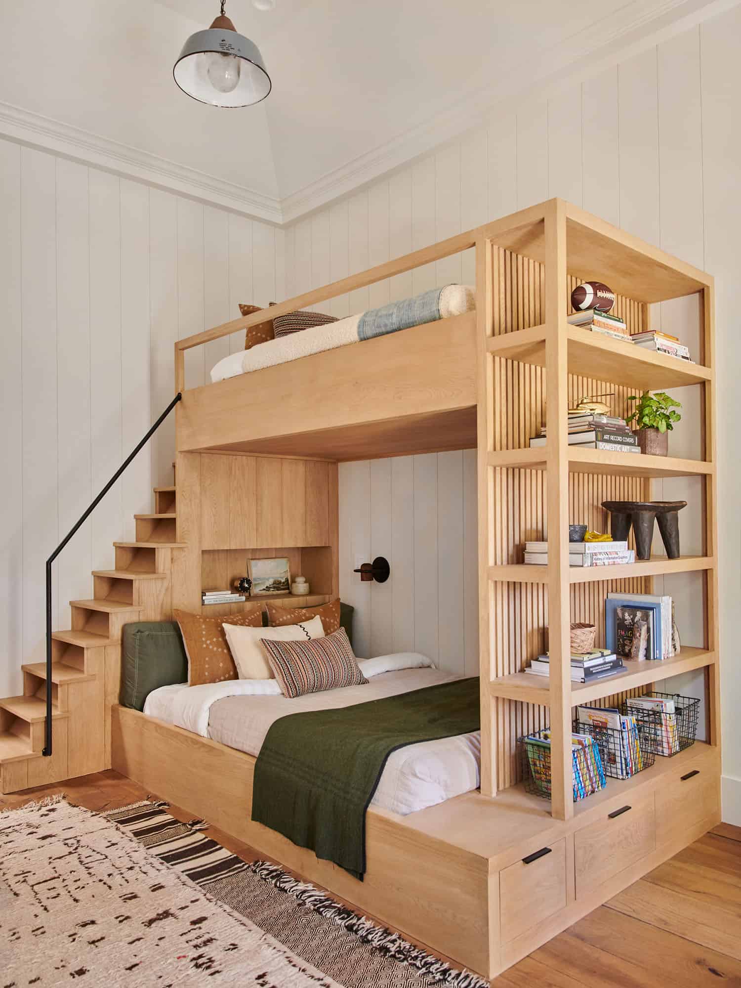 rustic-farmhouse-style-bunk-bedroom