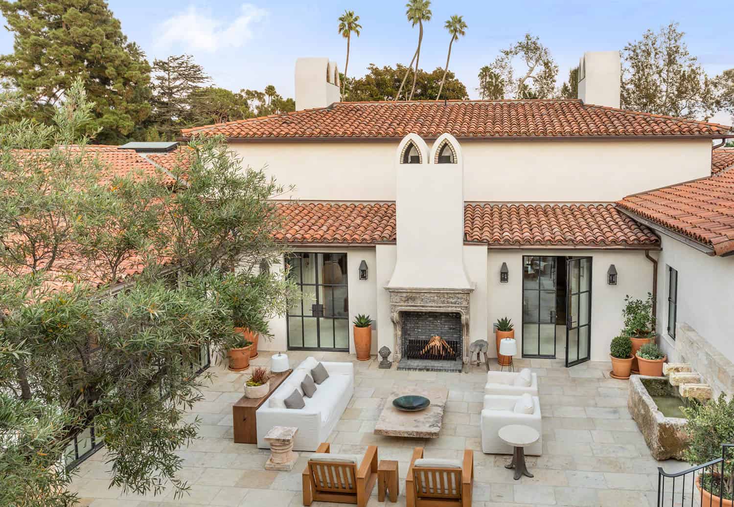 spanish-colonial-style-home-patio