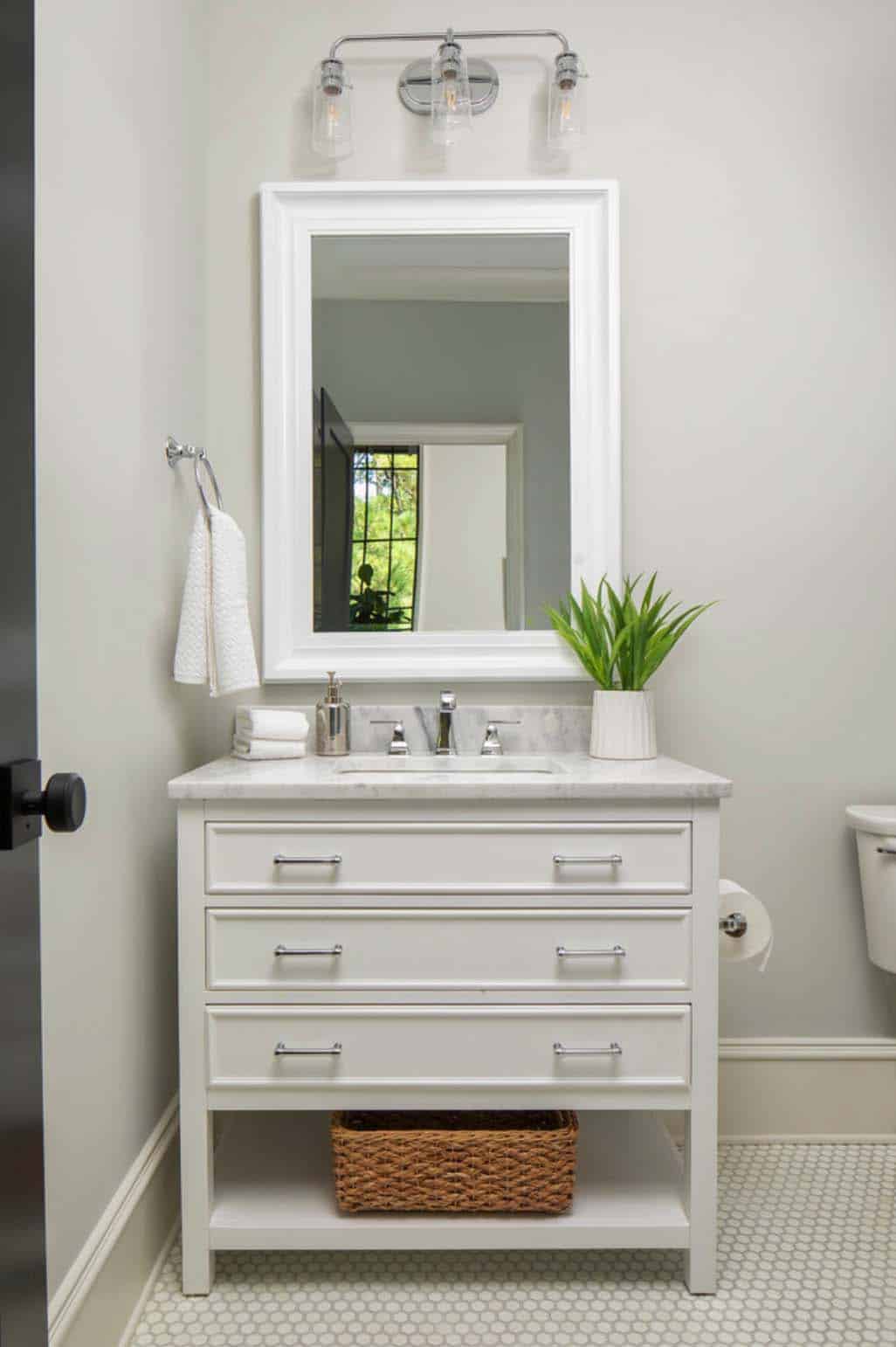 modern-english-country-guest-bath