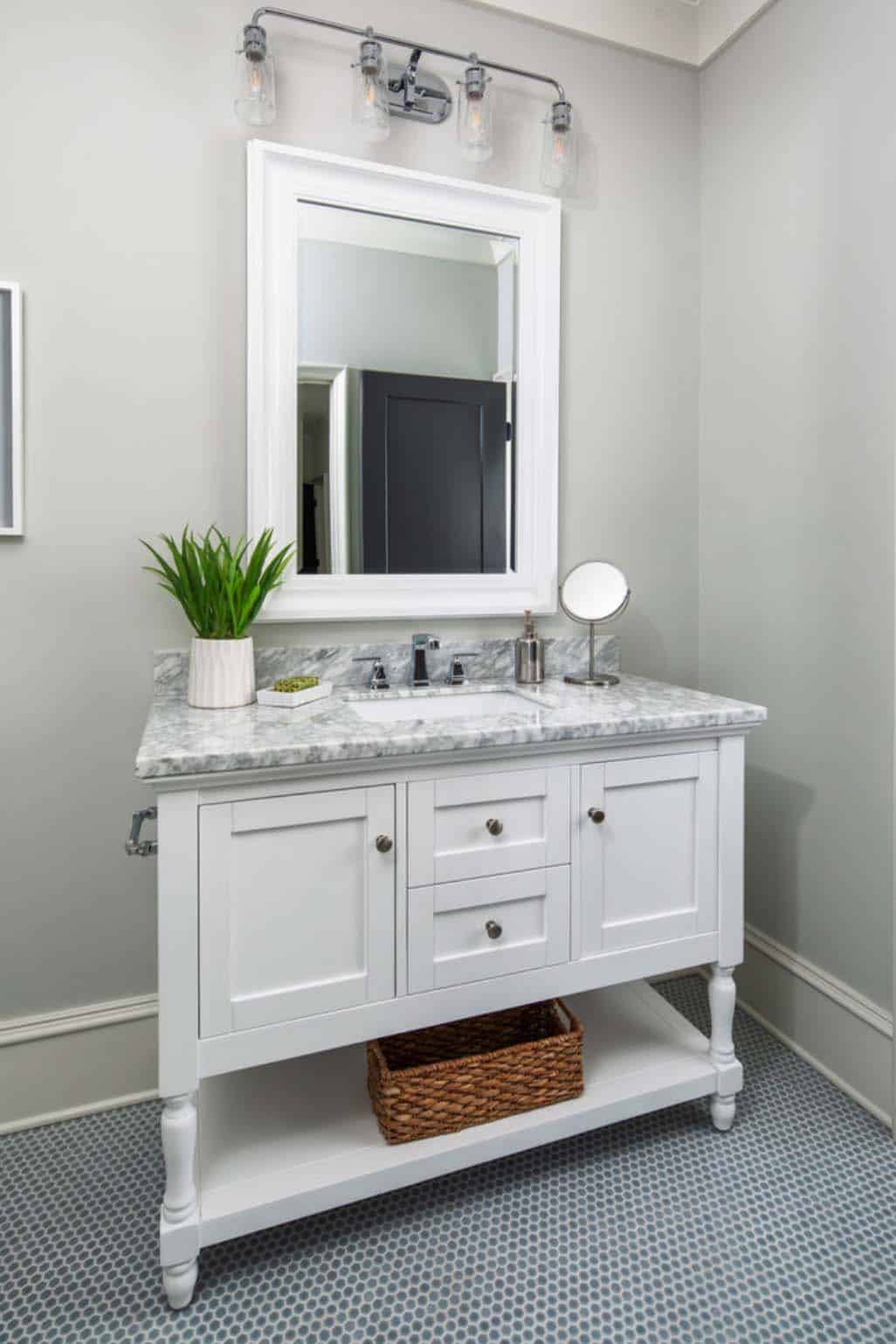 modern-english-country-guest-bath