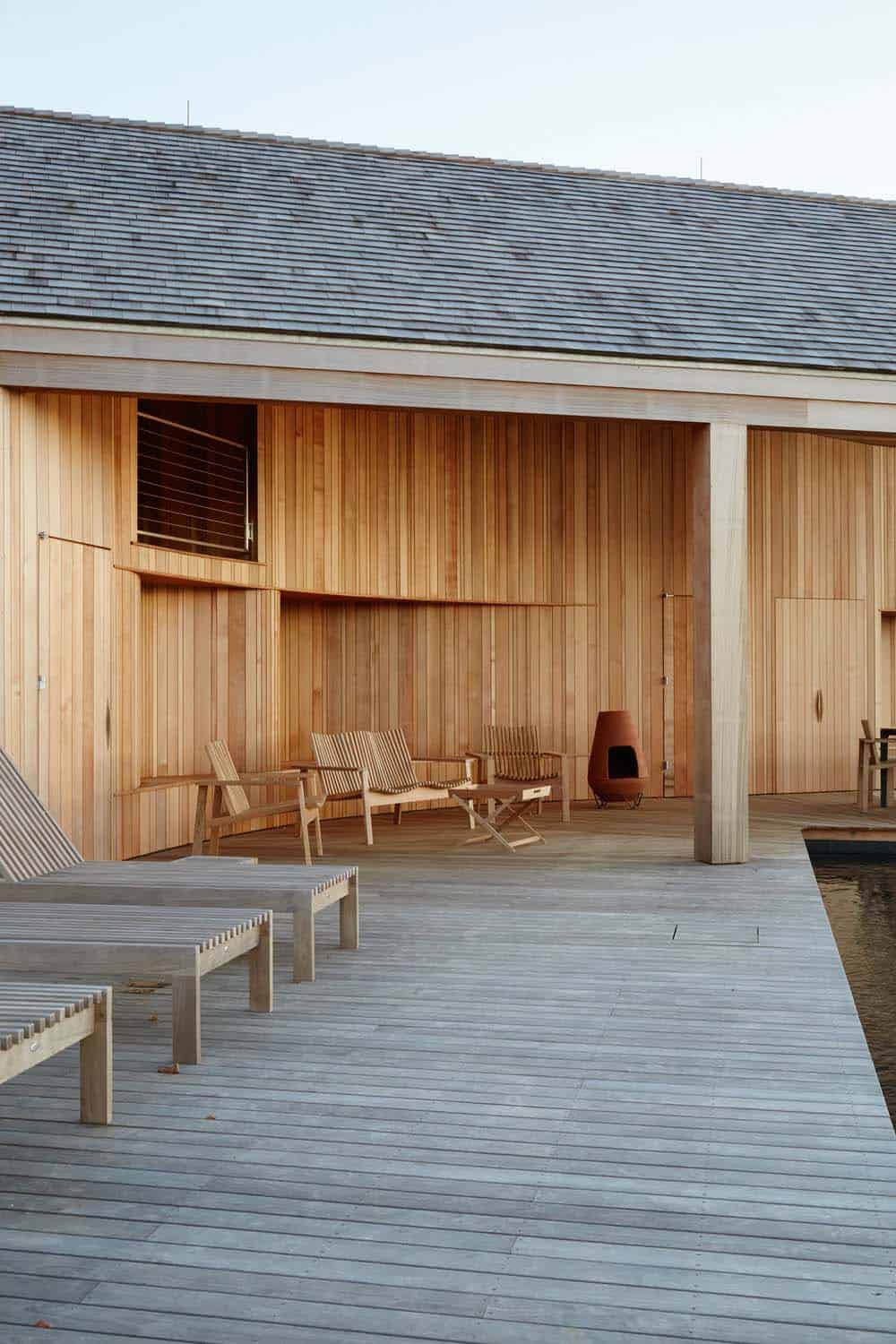 beach-style-home-covered-patio