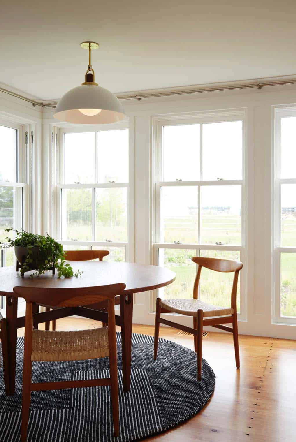 beach-style-dining-room