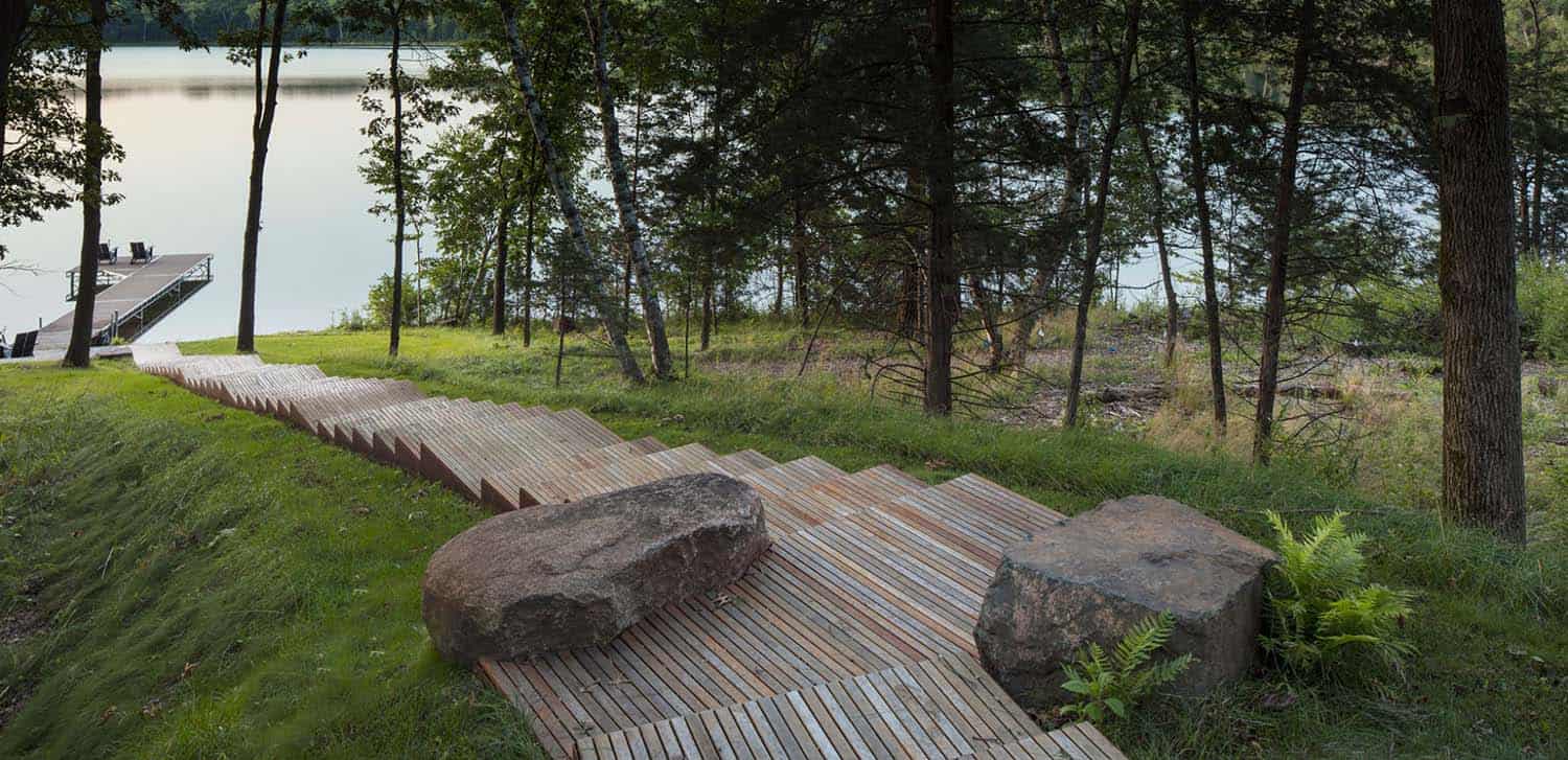 modern-lakefront-home-patio