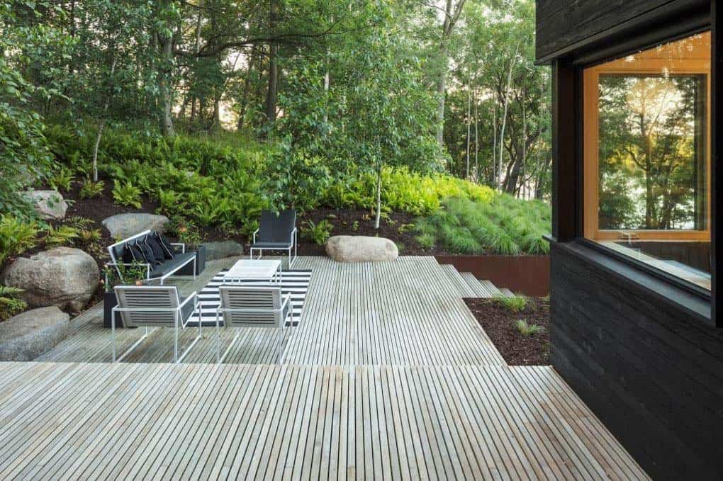 modern-lakefront-home-patio