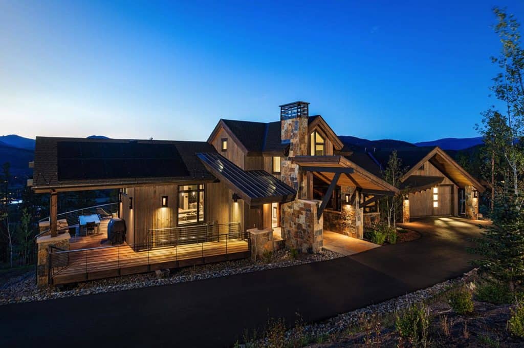 This luxury Colorado retreat is perfectly sited to capture mountain views