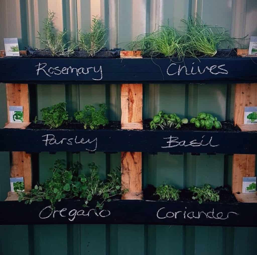 21 Spectacular Recycled Wood Pallet Garden Ideas To DIY