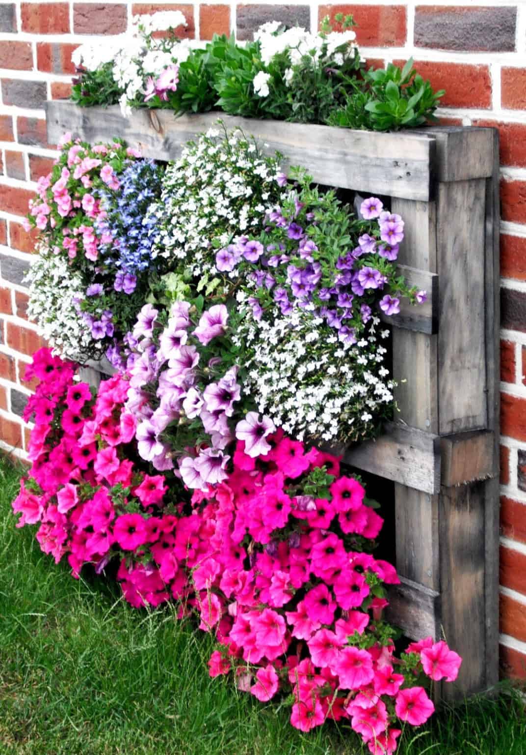 21 Spectacular Recycled Wood Pallet Garden Ideas To DIY