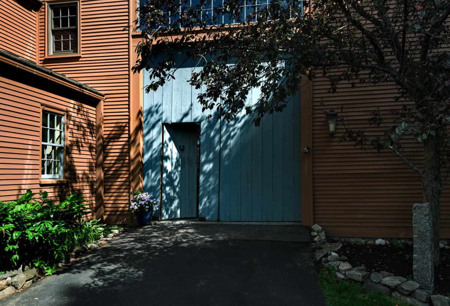 barn-restoration-farmhouse-entry