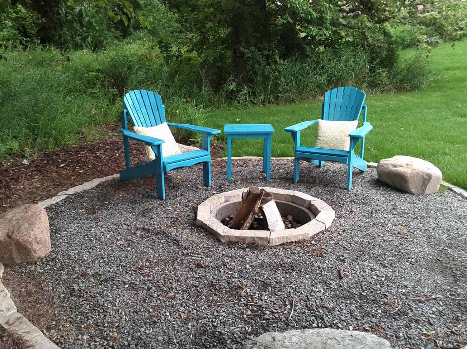 coastal-style-outdoor-design-ideas-with-fire-pit