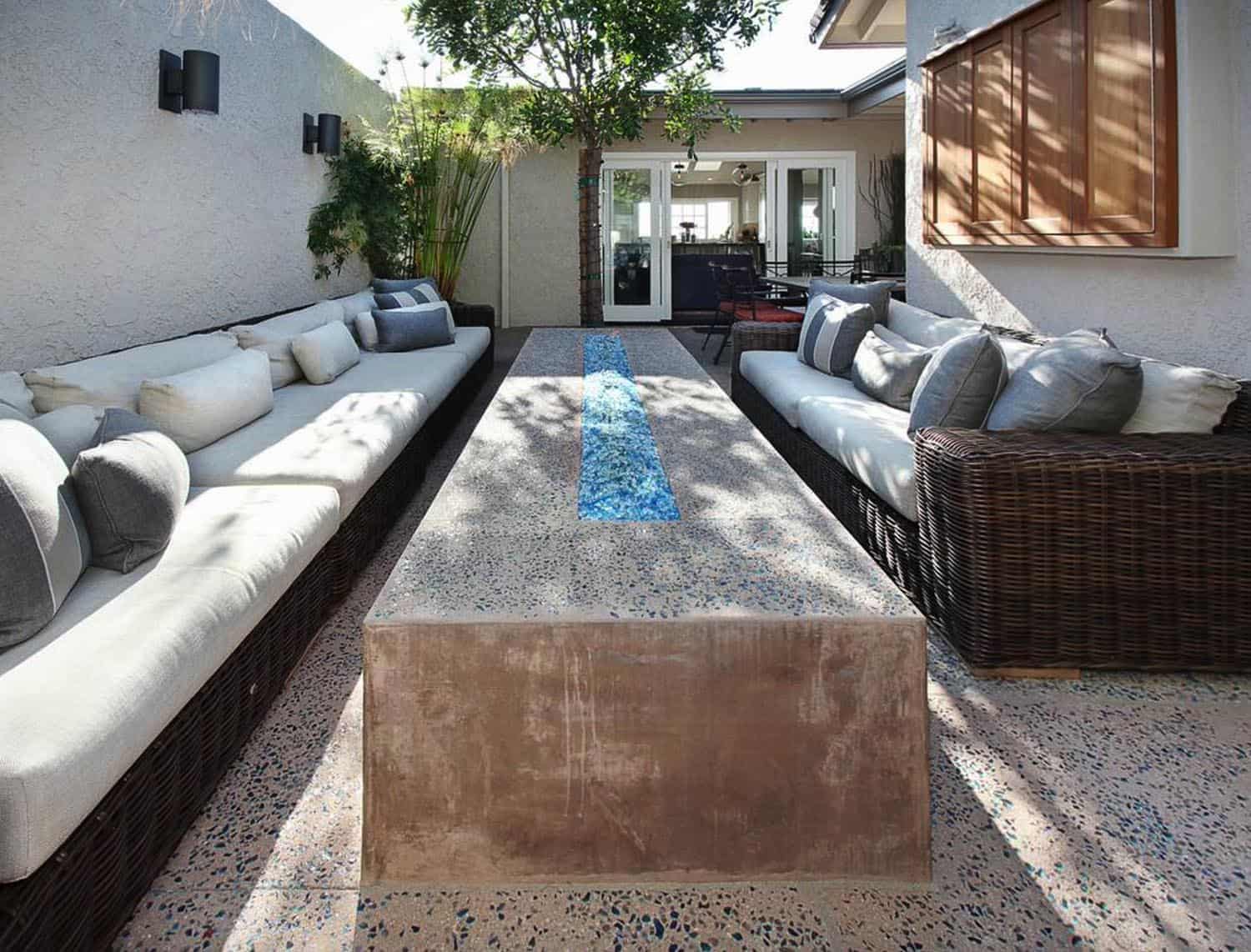 coastal-style-outdoor-design-ideas-with-fire-pit