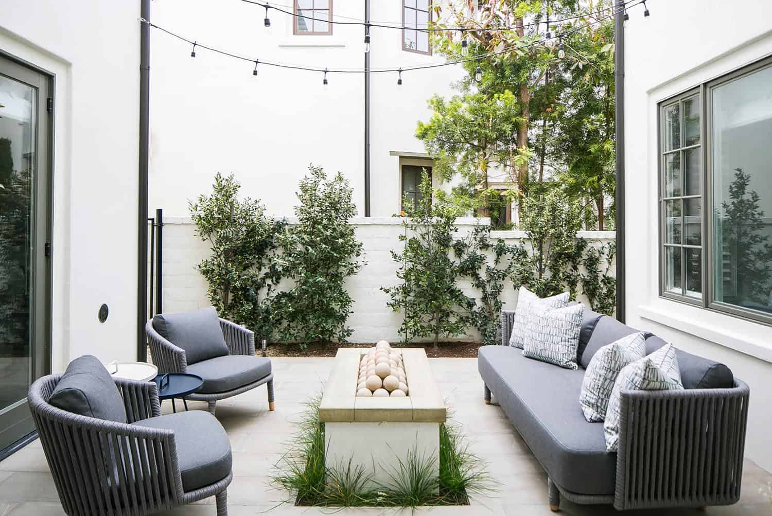 coastal-style-outdoor-design-ideas-with-fire-pit