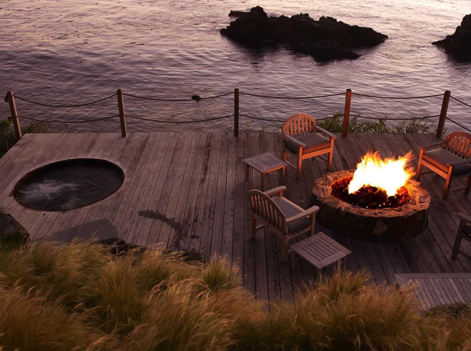coastal-style-outdoor-design-ideas-with-fire-pit