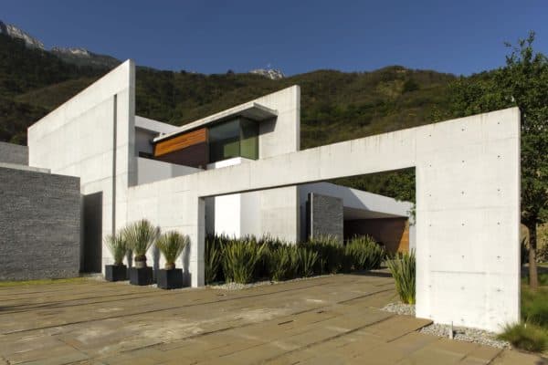 featured posts image for Incredible modern home surrounded by mountains of northeast Mexico