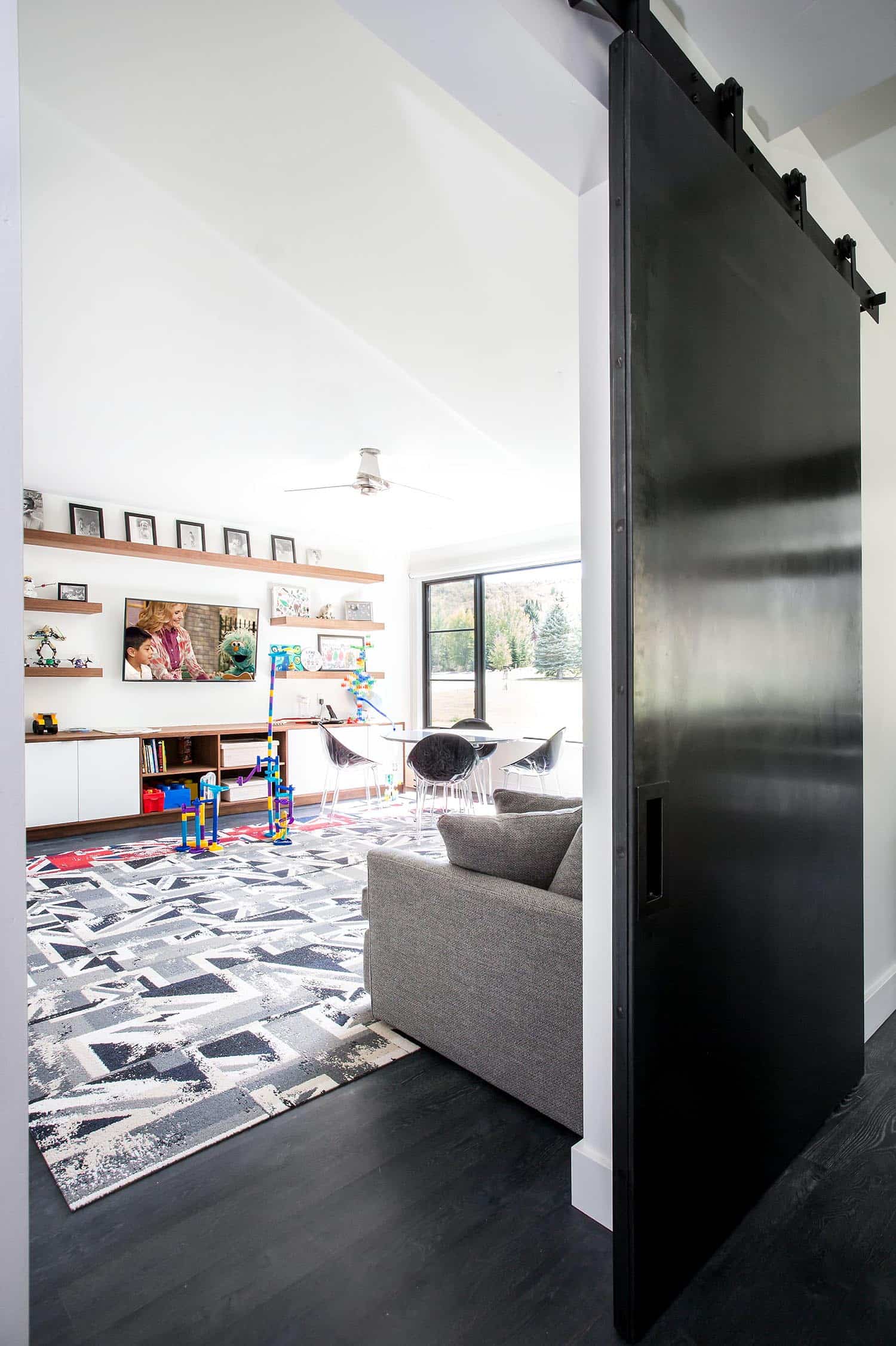 contemporary-family-room