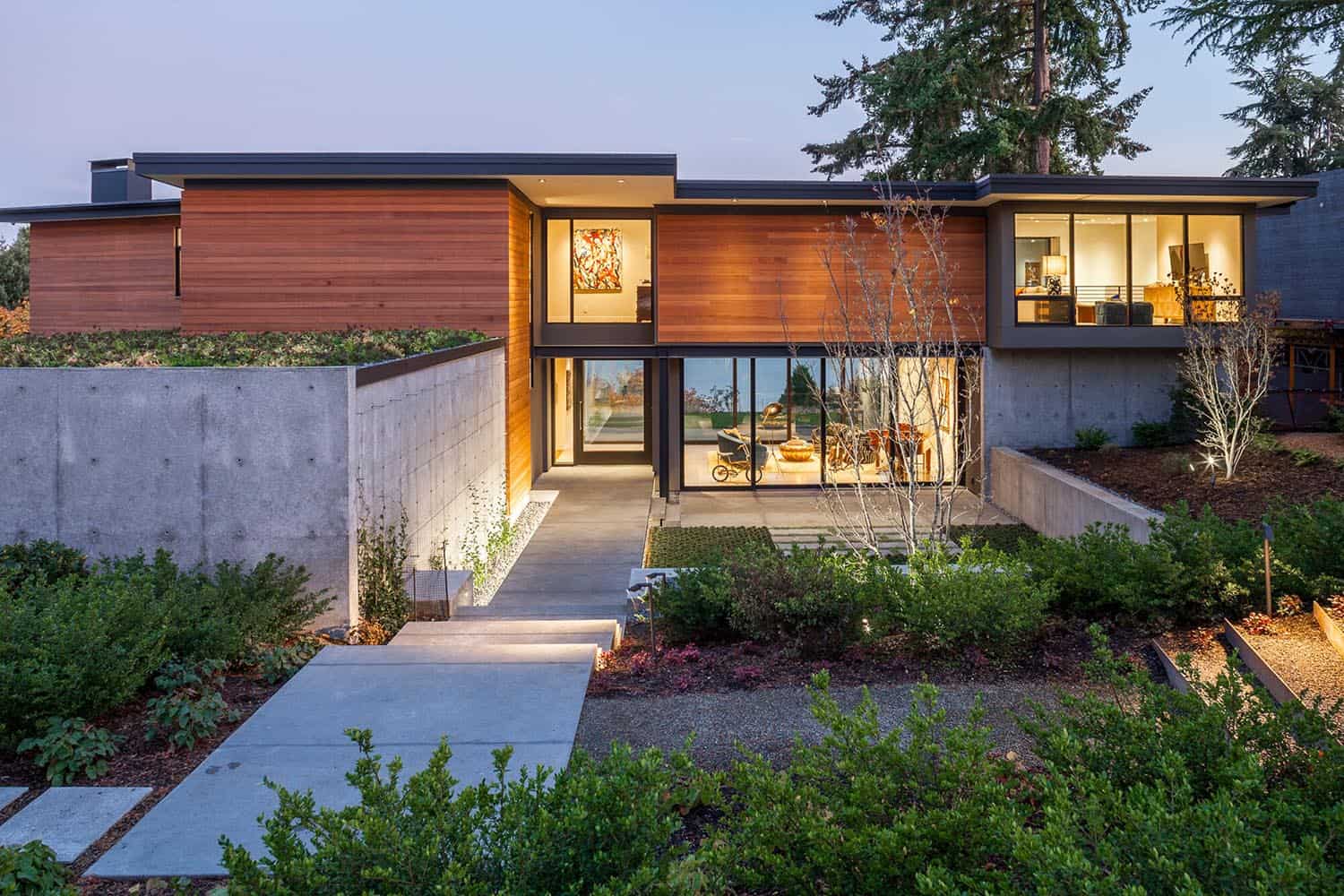 modern-lake-house-exterior