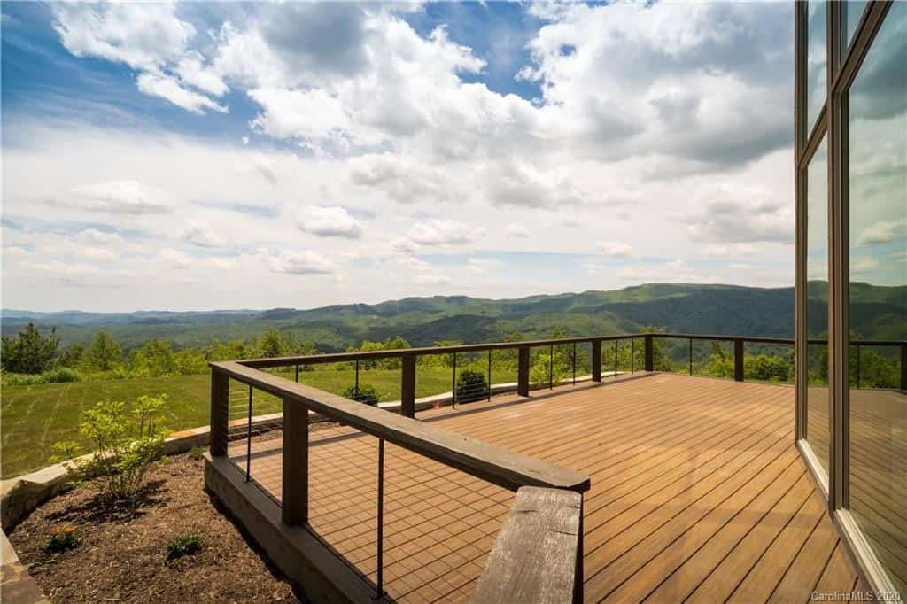 mountain-modern-deck