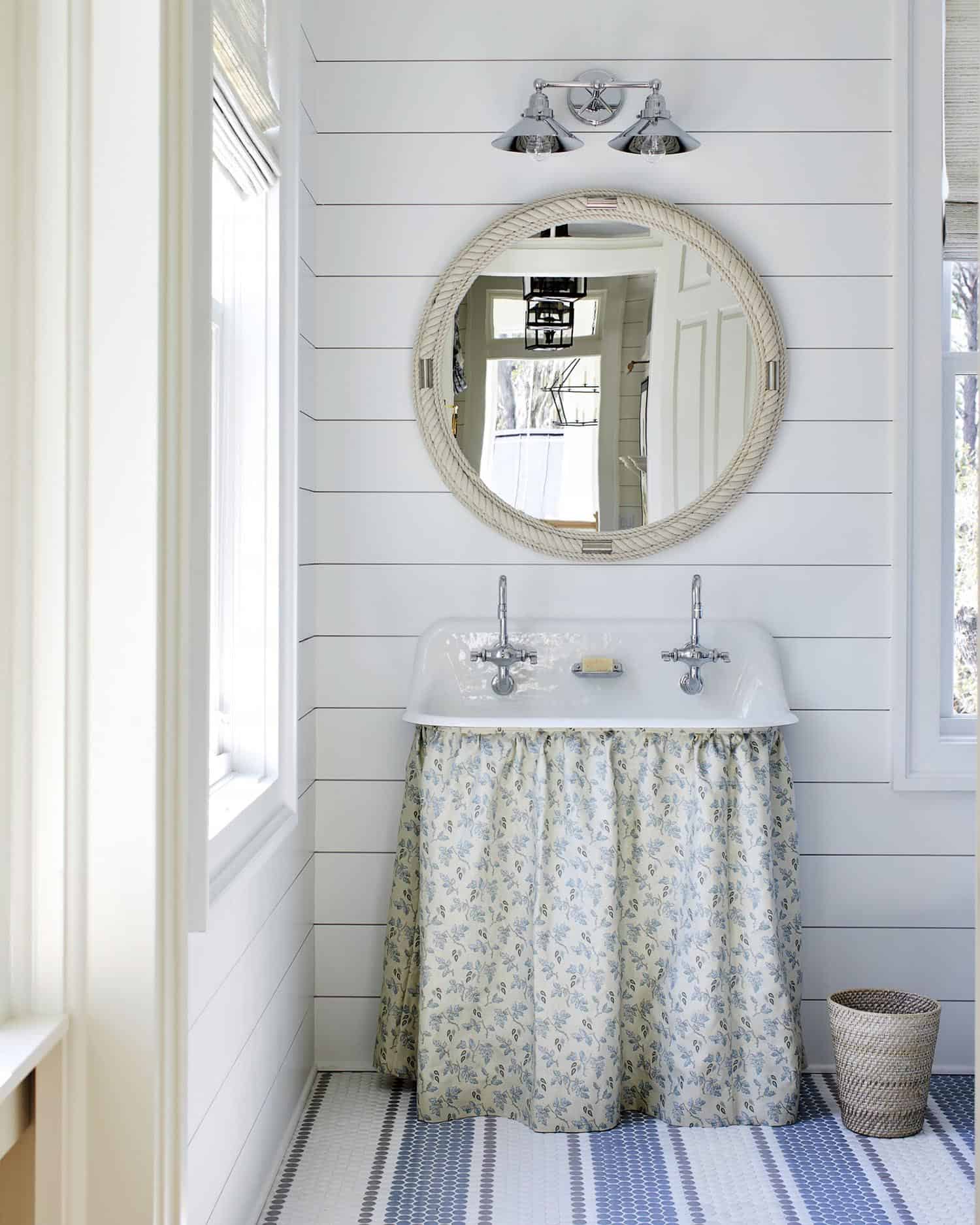 beach-style-bathroom