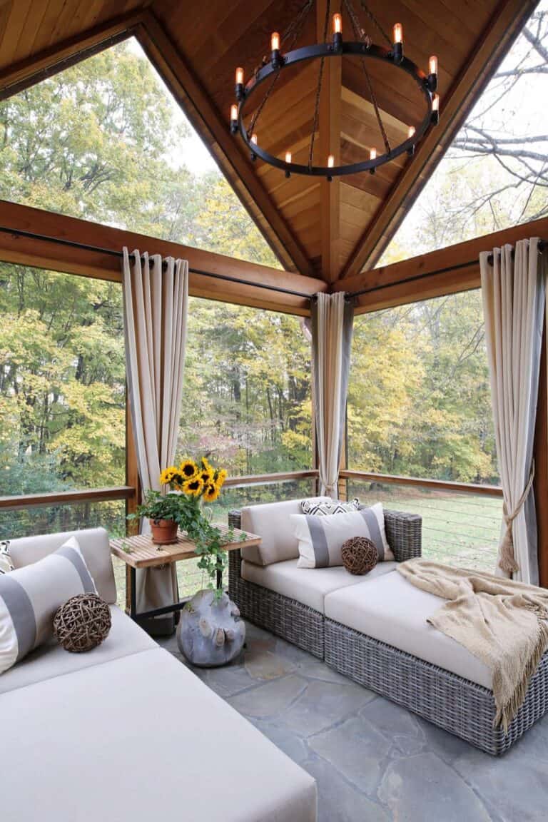 21 Beautiful and Inspiring Farmhouse Sunroom Decorating Ideas